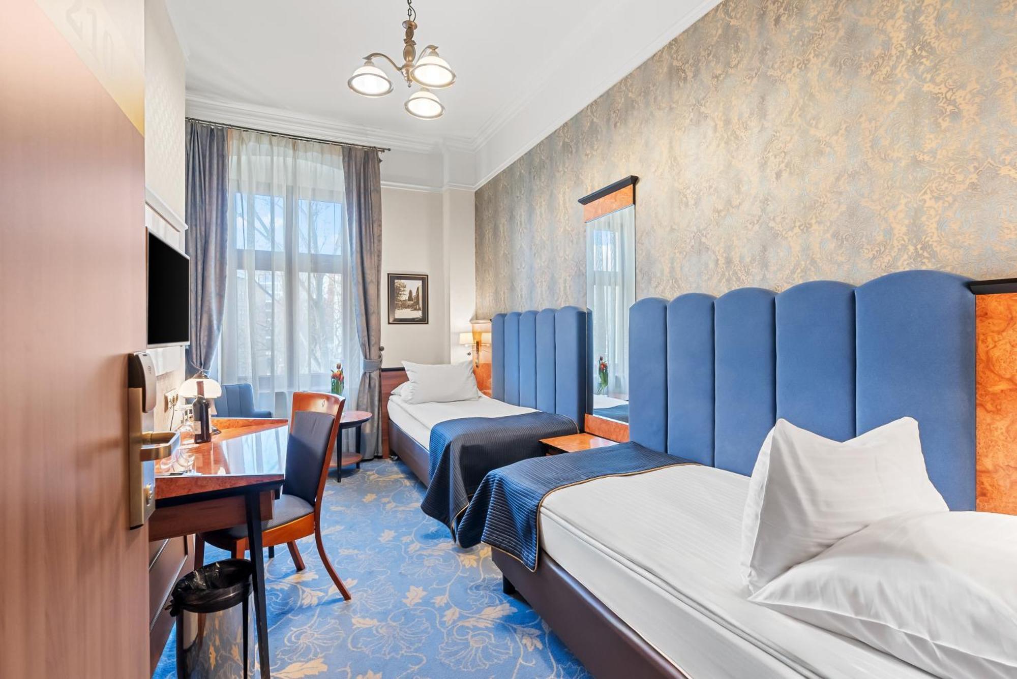Twin Room,1660282995:JPEG